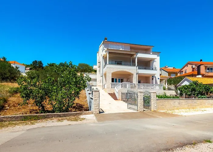 Apartment Bilice beach