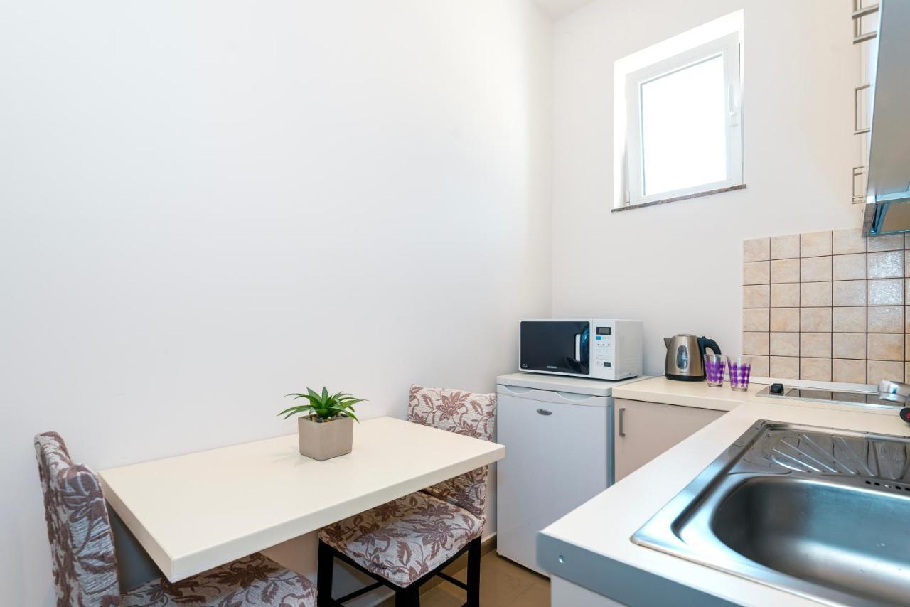 Apartment Apartment Bilice beach Bilice