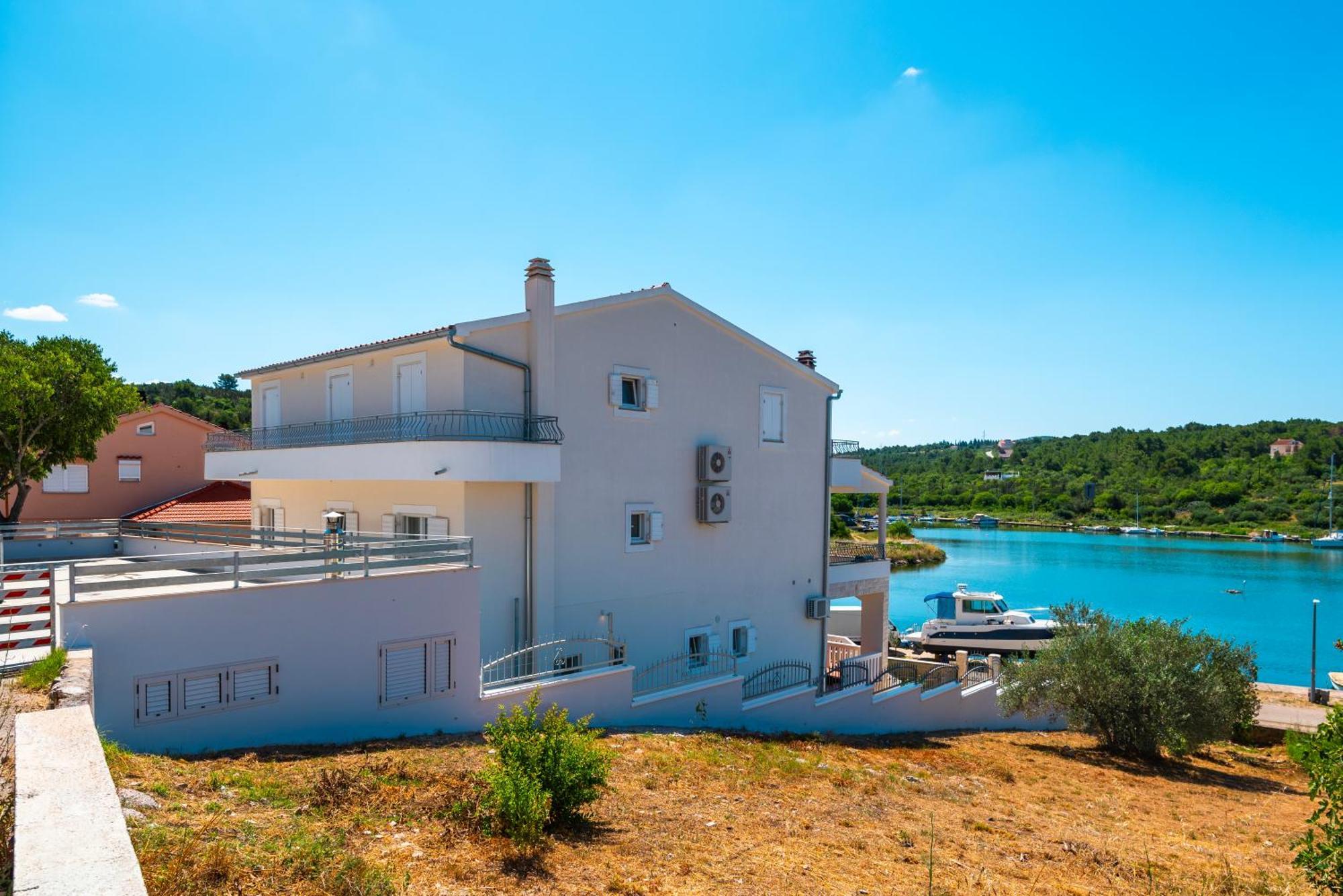 Apartment Bilice beach