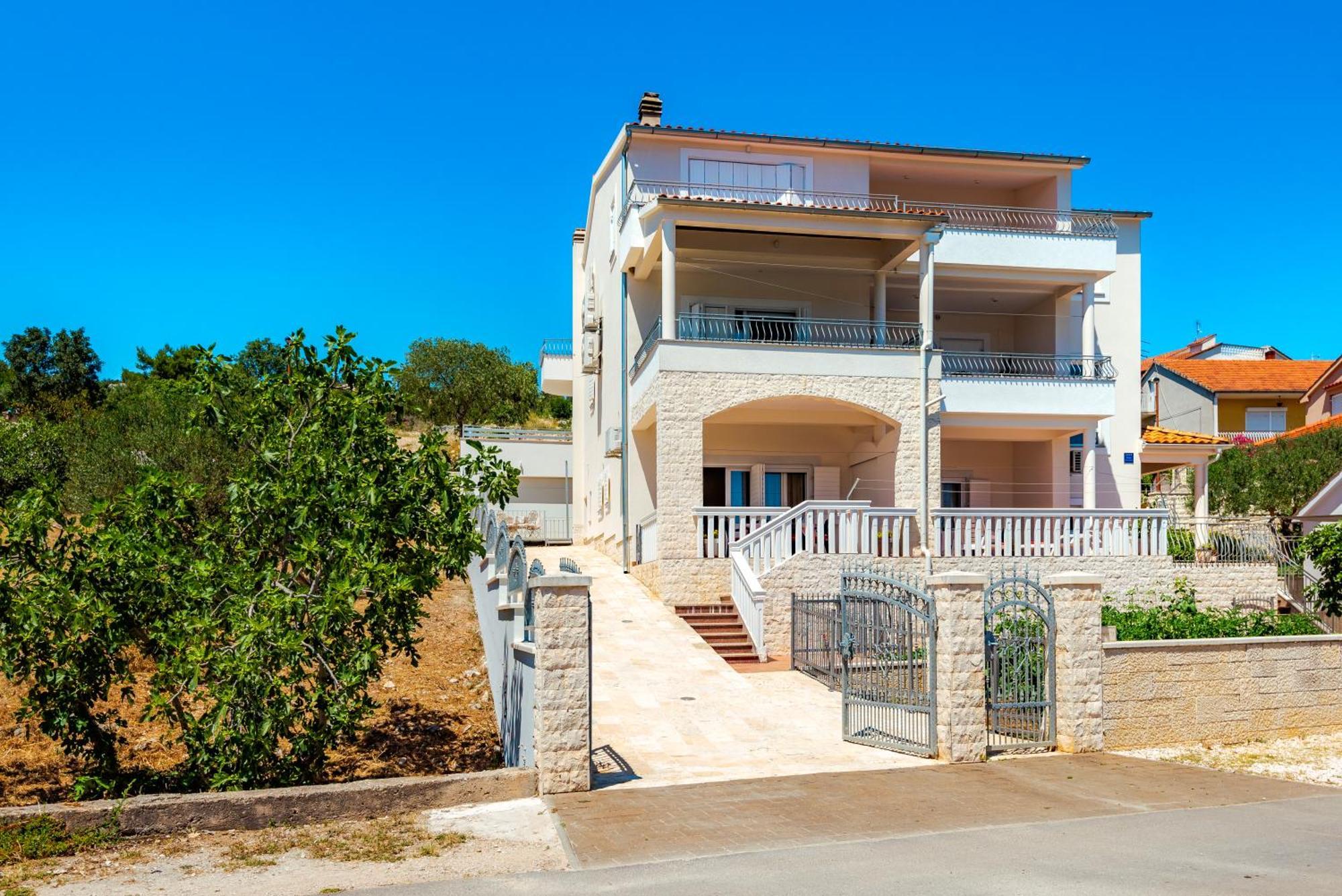 Apartment Apartment Bilice beach