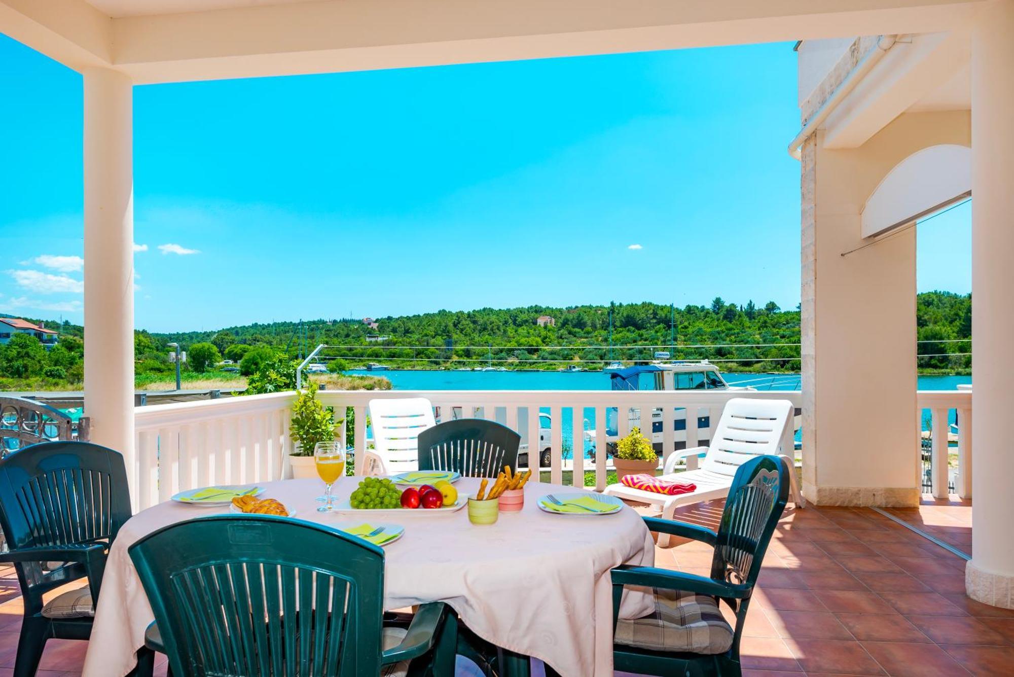 Apartment Bilice beach *