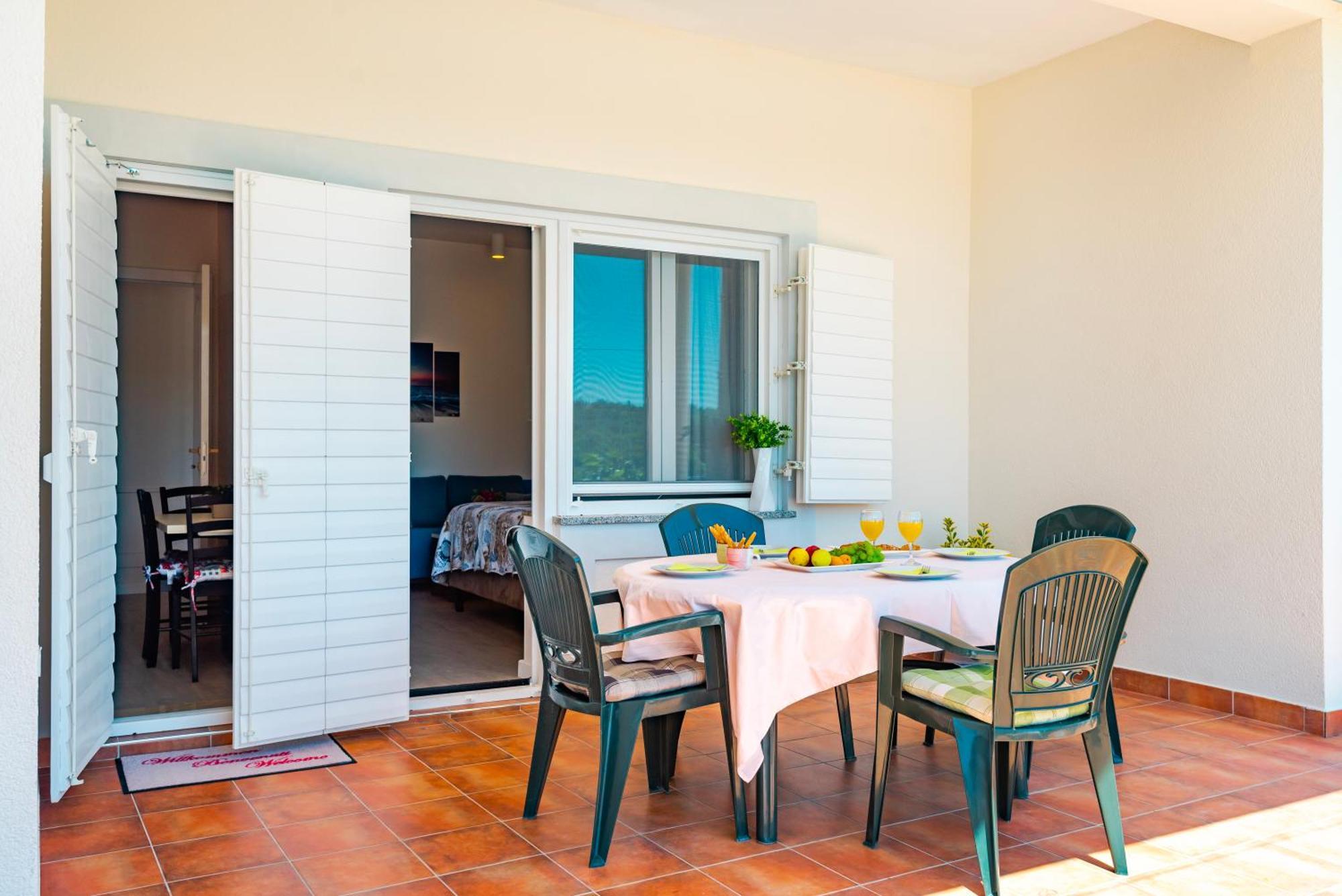 Apartment Bilice beach *