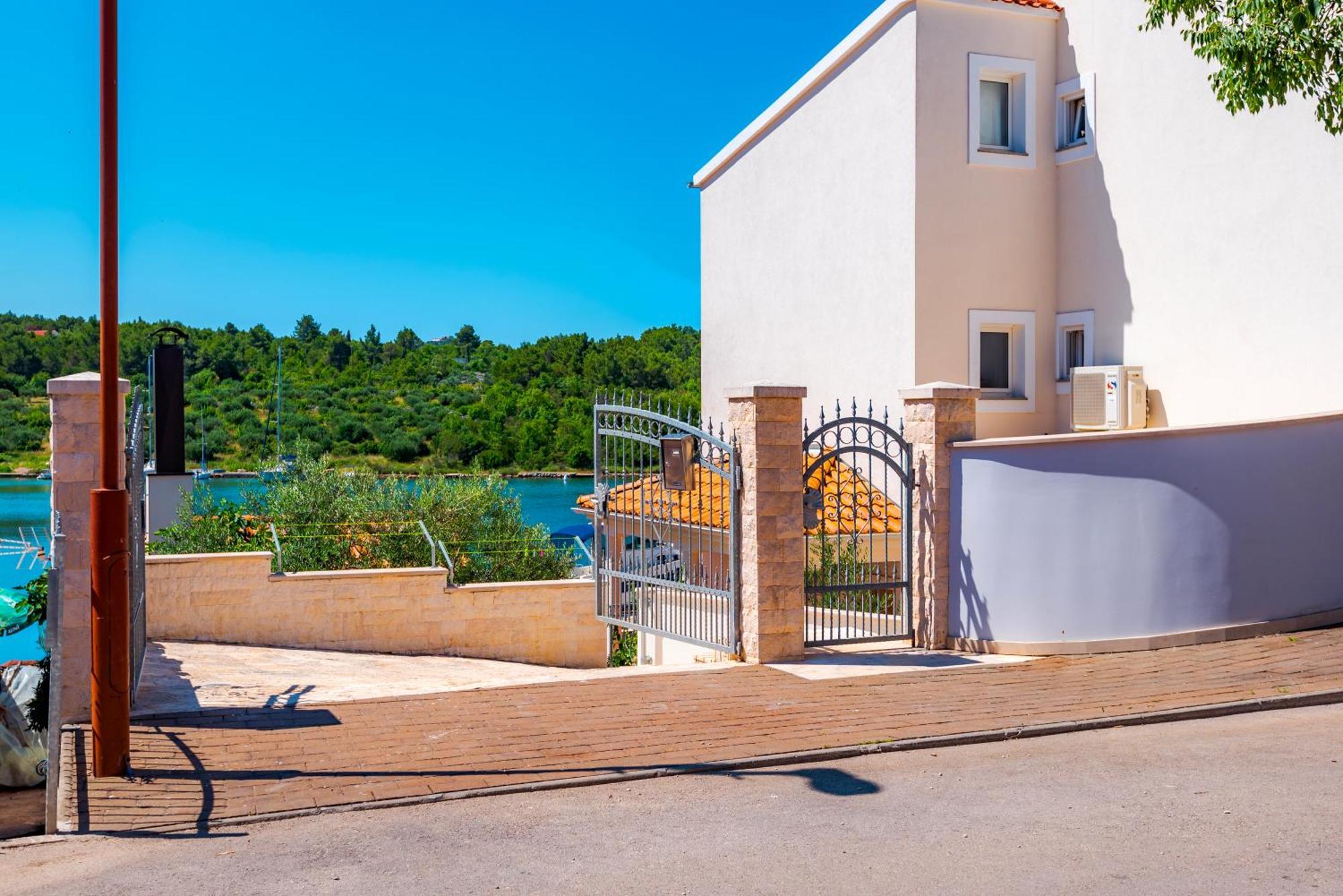 Apartment Bilice beach Apartment Bilice