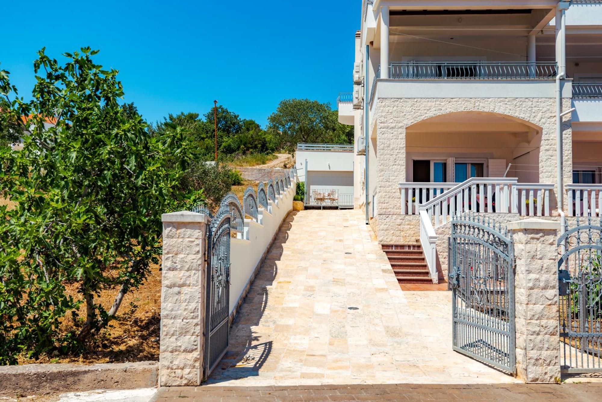 Apartment Bilice beach Bilice